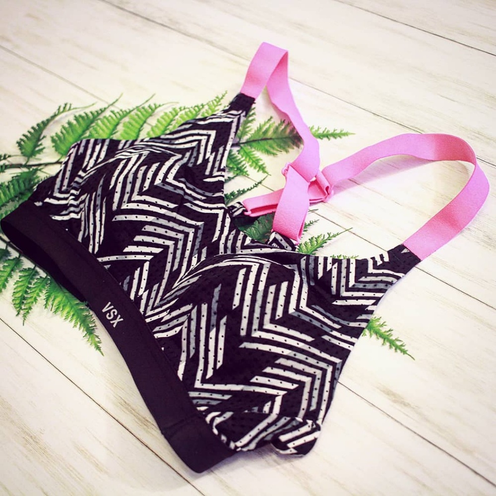 Victoria's Secret VSX sports bra - 32A